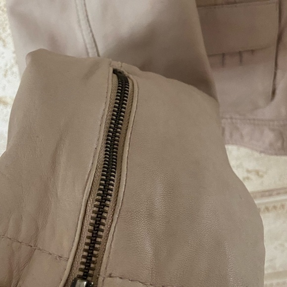 AnnaRita N genuinely leather Moto jacket in cream color, gently used siz… - Picture 8 of 10